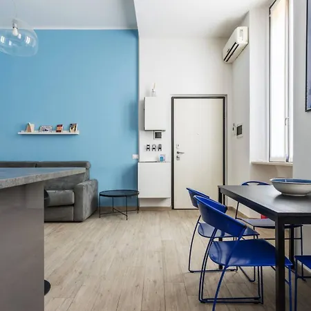 Apartment In Piazza A Isola Milan