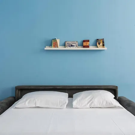 Apartment In Piazza A Isola Milan