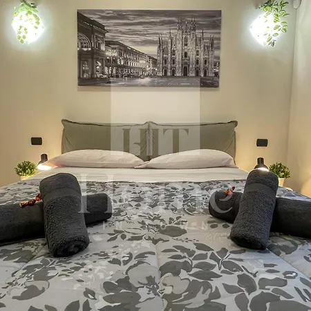 In Town - Porta Nuova District Apartment *