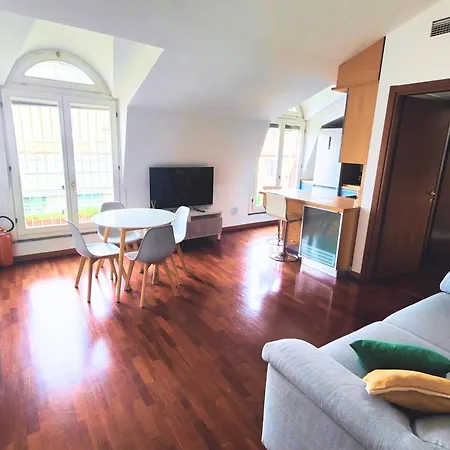 Urban Attic Isola District *