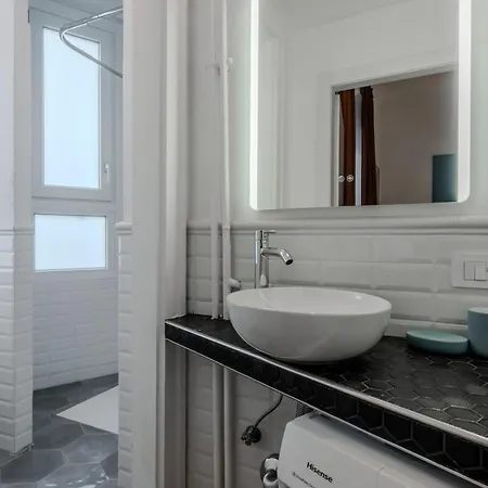 Easytopstay - New And Functional Near The Metro *