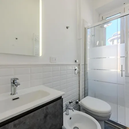 Lejlighed Easytopstay - New And Functional Near The Metro