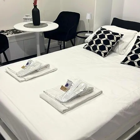 Loreto Prestige - Parking Free & Bulb Gym Milánó