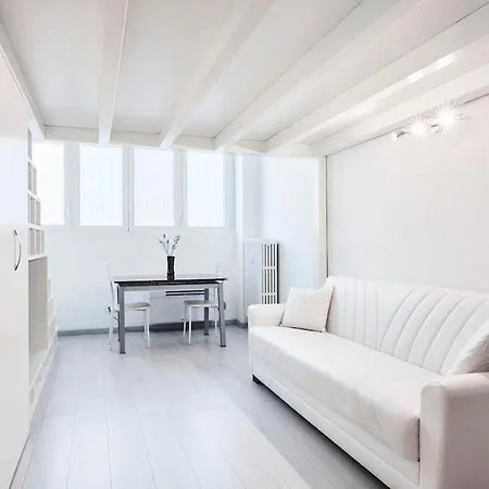 Modern Loft In Milan's Heart شقة *