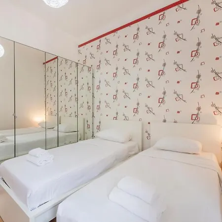 شقة Luxury 3 Bedrooms - B