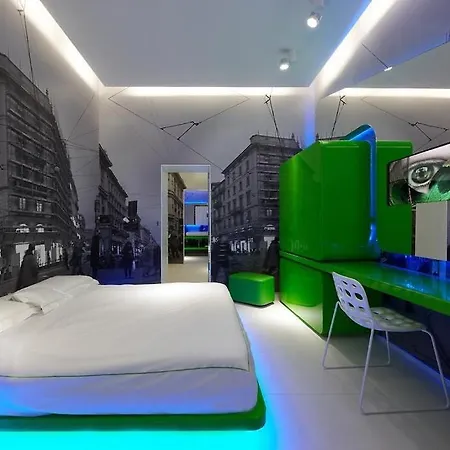 Town House Street Отель *