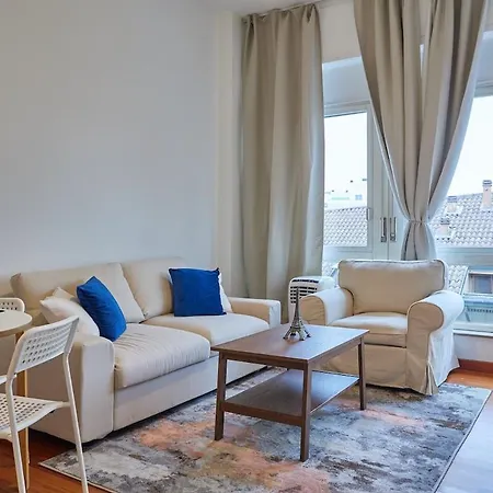 Corso Garibaldi Shopping Center, Art E Shopping Apartment