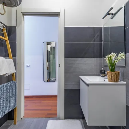 Stradivarius House - Carozzi * Mediolan