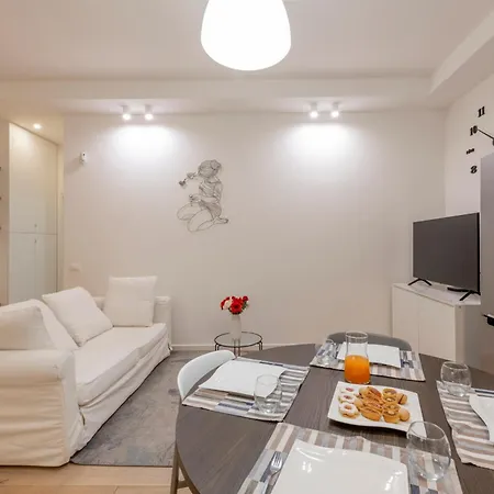 Longhena, 7 - Total White Milan