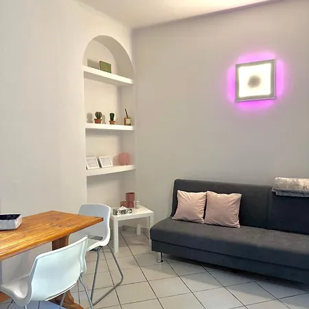 Navigli Metro4-tram2-naviglio Grande * Milán