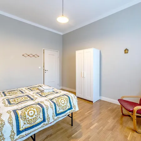 In Isola Garibaldi شقة