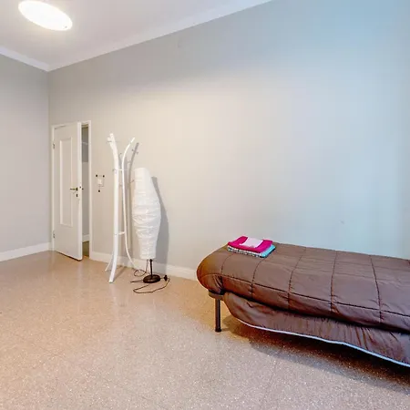 In Isola Garibaldi ميلان