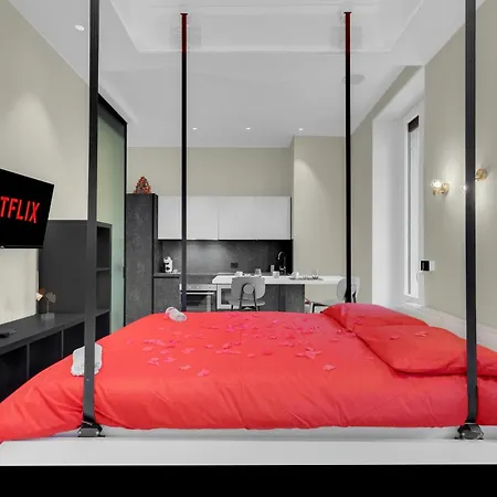 Apartment Is In The Air - Suspended Bed & Bath Hub Milan