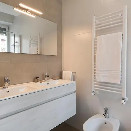 Bright 2 Bedrooms And 2 Bathrooms - B Apartment *