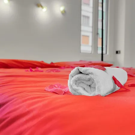 Apartment Is In The Air - Suspended Bed & Bath Hub Milan