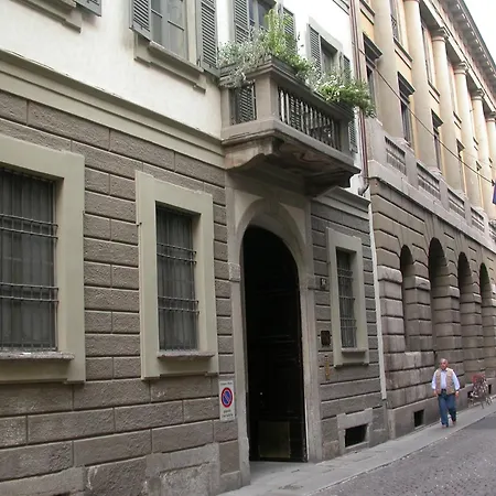 Penthouse In Fashion District Of Milan, Close To Montenapoleone, Duomo, Scala Apartment *