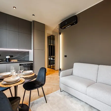 Luxury With View Steps From The Duomo * Milan