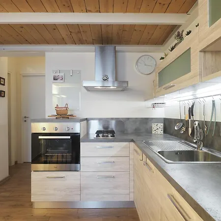 Primopiano - Tajani B Apartament *