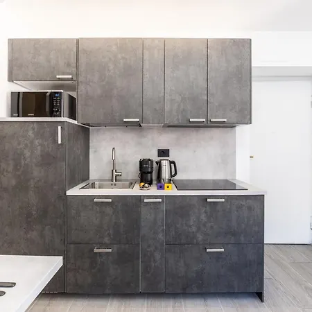 5 Stars Flat, Next To Subway, 3 Stops To Duomo, Ac & Wi-fi