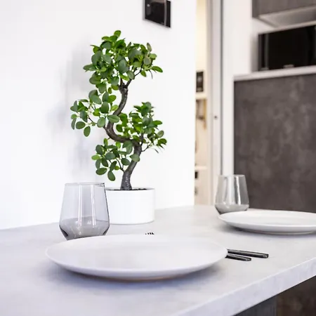 5 Stars Flat, Next To Subway, 3 Stops To Duomo, Ac & Wi-fi *