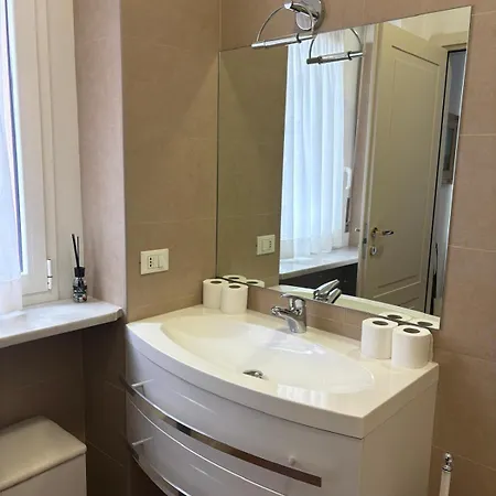 Bocconi - Porta Romana 4 Da Letto Con 2 Bagni Privati דירה