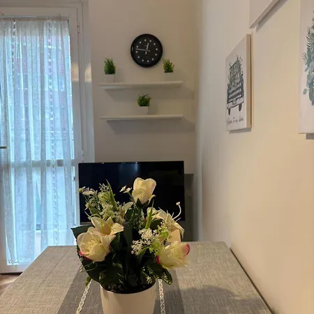 Bocconi - Porta Romana 4 Da Letto Con 2 Bagni Privati דירה *