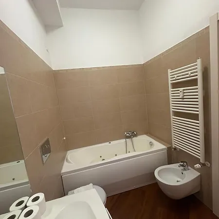 Bocconi - Porta Romana 4 Da Letto Con 2 Bagni Privati דירה