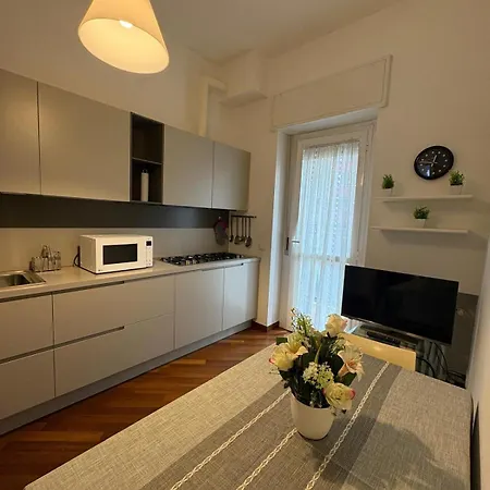 Bocconi - Porta Romana 4 Da Letto Con 2 Bagni Privati דירה