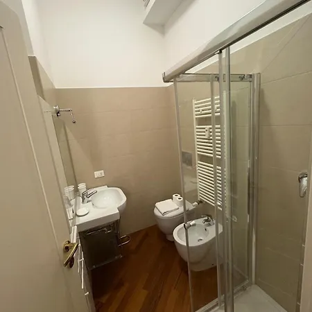 Bocconi - Porta Romana 4 Da Letto Con 2 Bagni Privati דירה