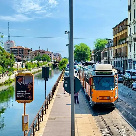 Navigli Metro4-tram2-naviglio Grande * Milán