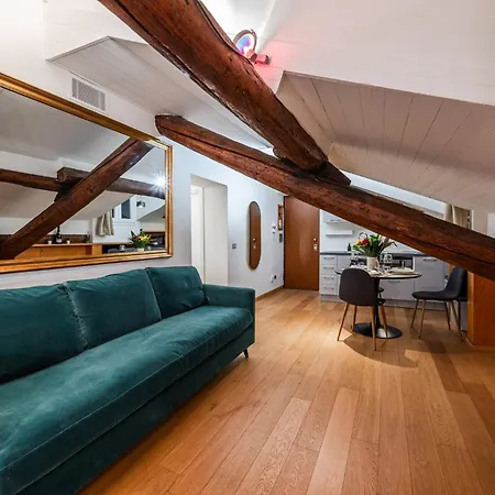 The Mirror Attic - Moscova Brera Apartman