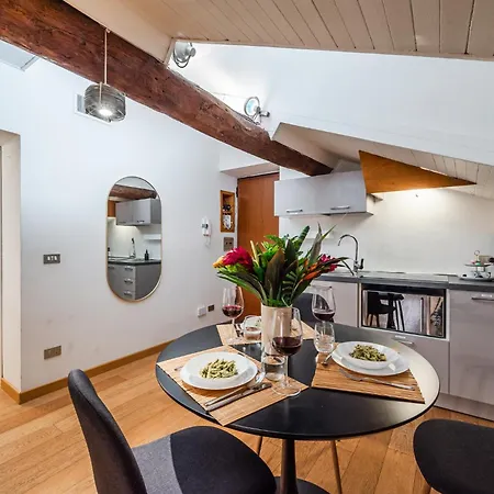 The Mirror Attic - Moscova Brera