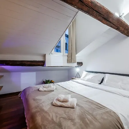 The Mirror Attic - Moscova Brera Apartman *