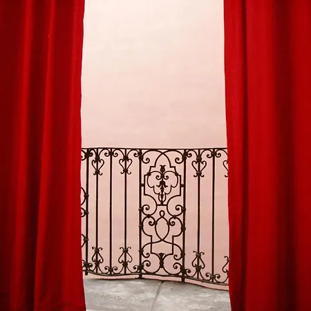 Casa - And - Vintage Vibes, Balcony Apartment *