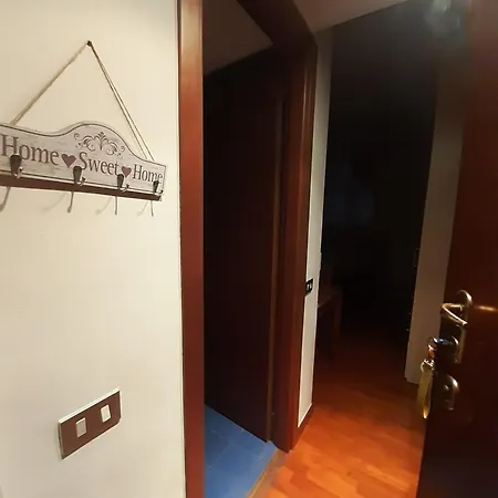 Sunday's Flat/monolocale Zona Bocconi Daire *