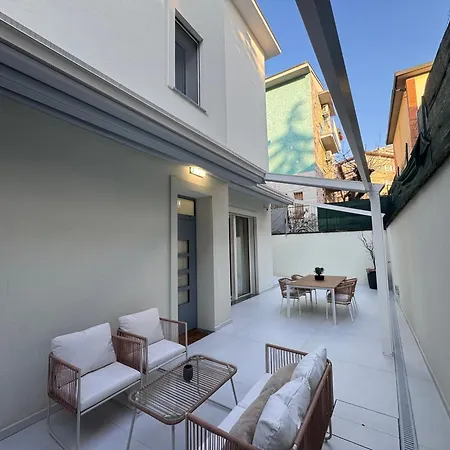 White House Con Posti Auto מילאנו