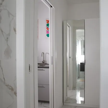 Modern In - Nolo *