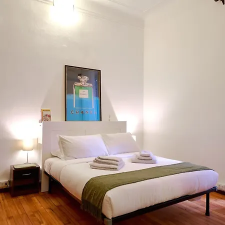 Apartment Isola Suite, Urban Retreat In
