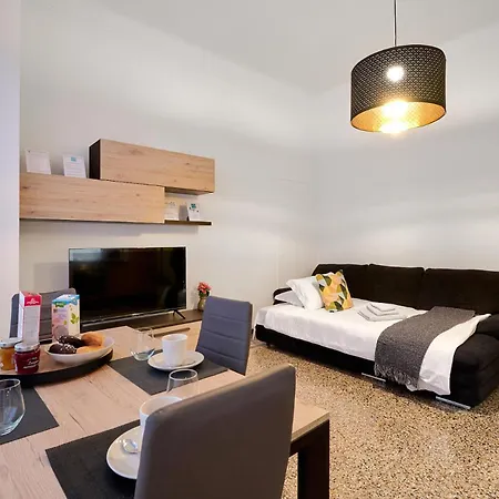 Apartment Isola Suite, Urban Retreat In