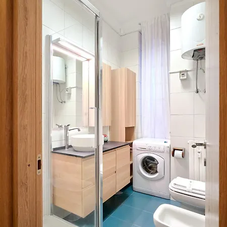 Apartment Isola Suite, Urban Retreat In