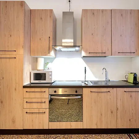 Apartment Isola Suite, Urban Retreat In *