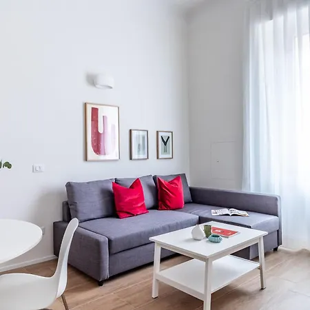 - Ampio E Nuovo Bilocale 米兰