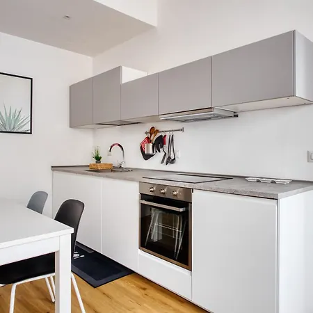 Joivy Elegant & Modern In Isola District Apartment