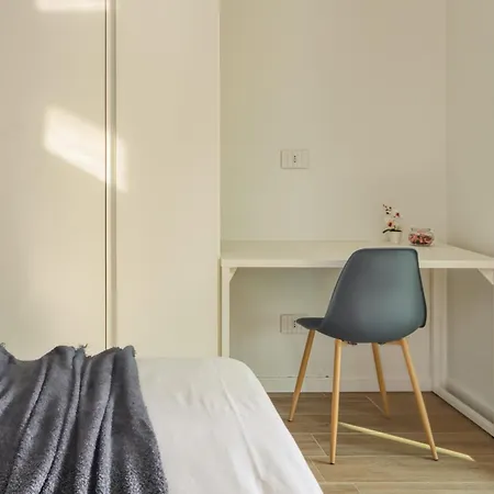 Apartment In Financial District 4 Pax Milan
