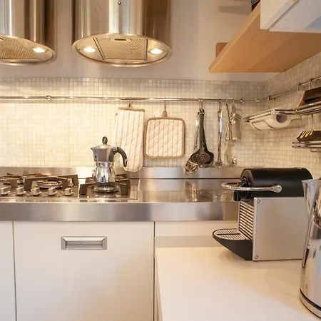 Bright And Comfy In A Beautiful Contemporary *