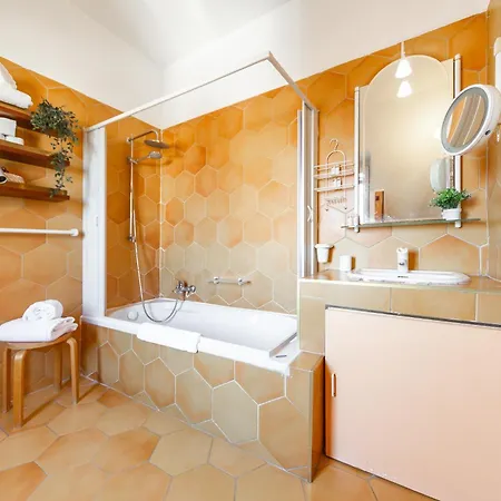 Апартаменты Repubblica-stazione Big House Skyline View 4 Pax Check In H24 *