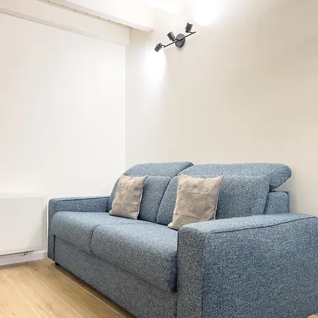 Bright With Terrace And Pool מילאנו