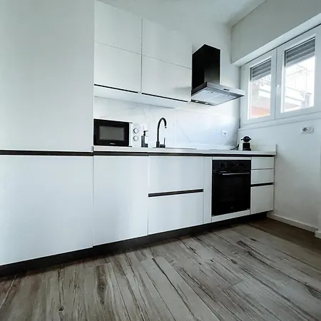 Apartman & Sky Escape - 5 Mins Center, Milánó
