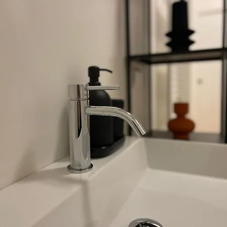 Eleganza Milanese Near Duomo & Metro Daire Milano