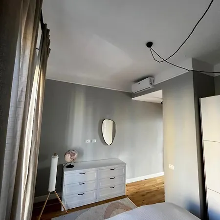 Cozy Renovated Comfort In Isola